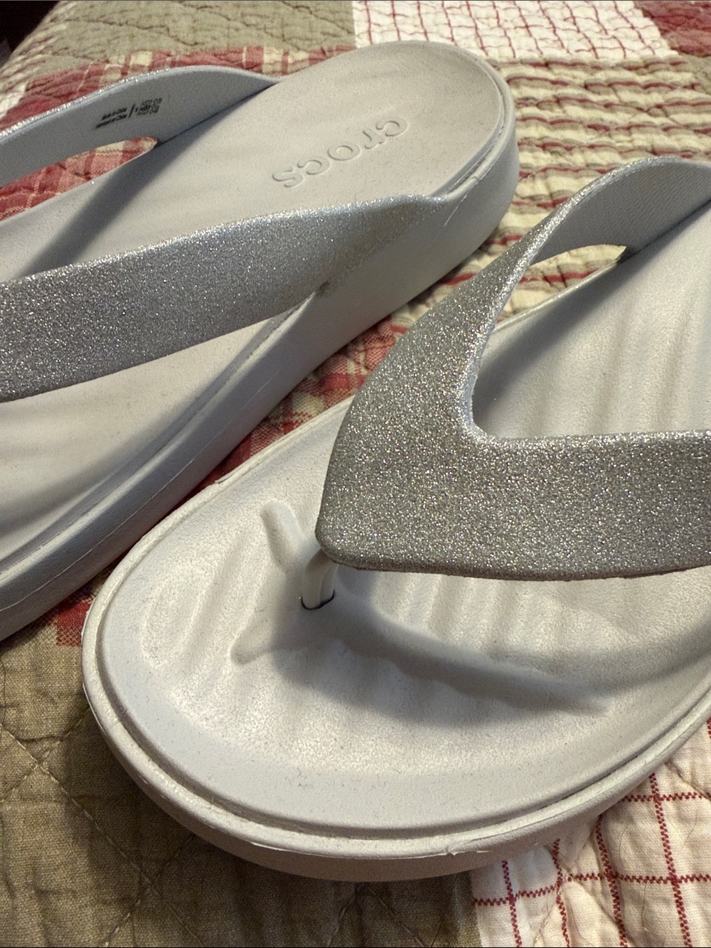 Crocs Women’s Silver Glitter Capri V Flip Sandals NEW WITHOUT TAGS - Picture 2 of 5
